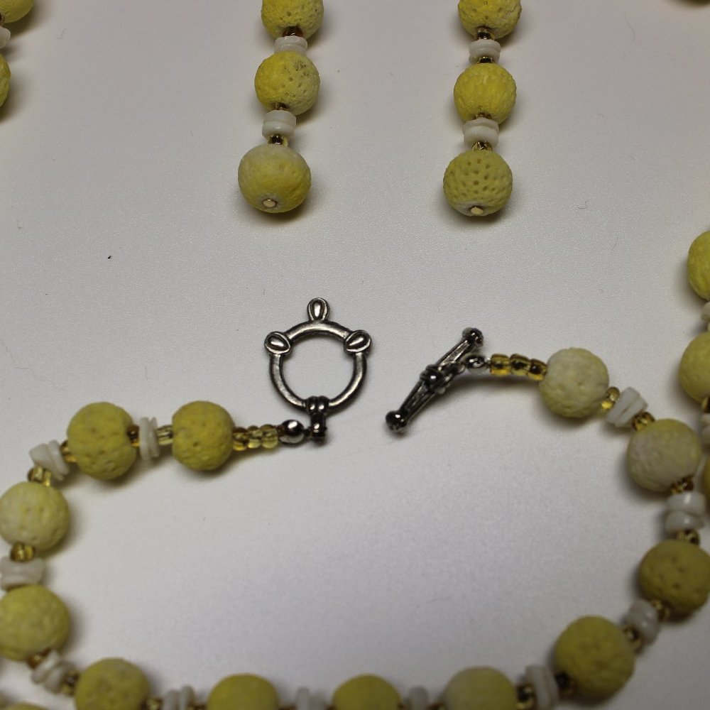 Lava And Clam Shell Bead Jewelry Set - Picture 3 of 4
